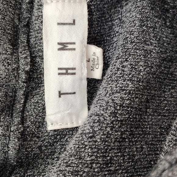 THML gray Open Neck Blouse Embroidered Flowers Size Large Sleeveless Stretch - Picture 5 of 8